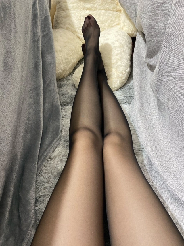 Девушки в черных колготках