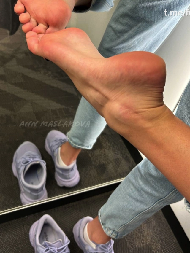 Фут-фетиш фото - ступни женских ног крупным планом